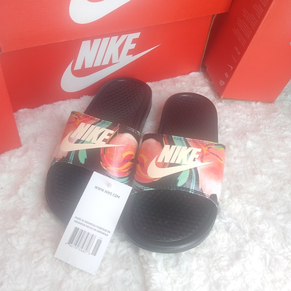 Nike slides rare color